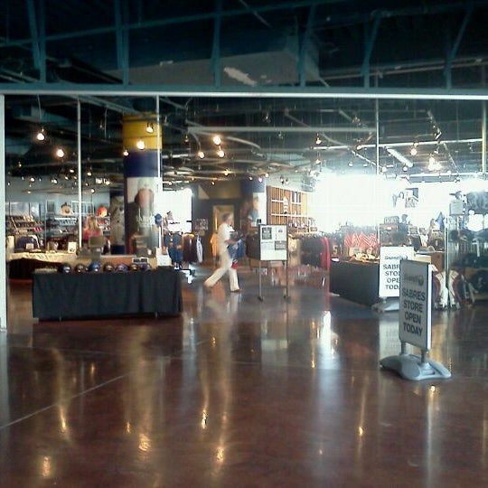 Foto diambil di Buffalo Sabres New Era Store oleh J€š§ïçã £. pada 8/19/2011