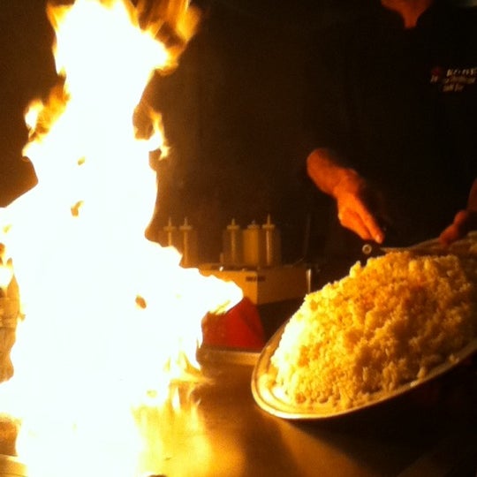 Das Foto wurde bei Kobe Japanese Steakhouse &amp; Sushi Bar von Amber E. am 8/21/2011 aufgenommen
