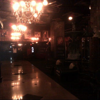 Das Foto wurde bei Artisan Hotel Boutique and Lounge von @mizzannapham L. am 3/4/2012 aufgenommen