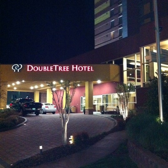 Photo taken at DoubleTree by Hilton Hotel Chattanooga Downtown by Jonathan J. on 4/7/2011