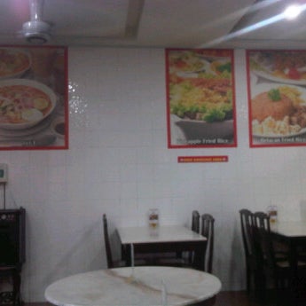 รูปภาพถ่ายที่ Restoran Chamca โดย Helmy N. เมื่อ 5/14/2012