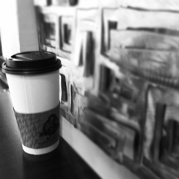 Foto diambil di Dr. Insomniac&#39;s Fine Coffee, Tea, Smoothies &amp; Cafe oleh Danny S. pada 5/19/2012