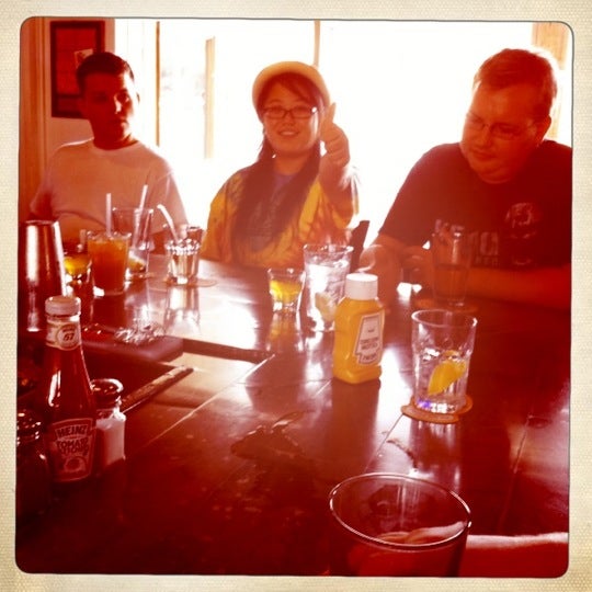 Foto diambil di East Village Grill &amp; Bar oleh Meredith S. pada 5/27/2012
