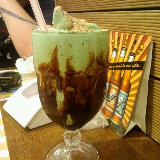 Milk shake de menta com pedaços de chocolate... Maravilhoso.....