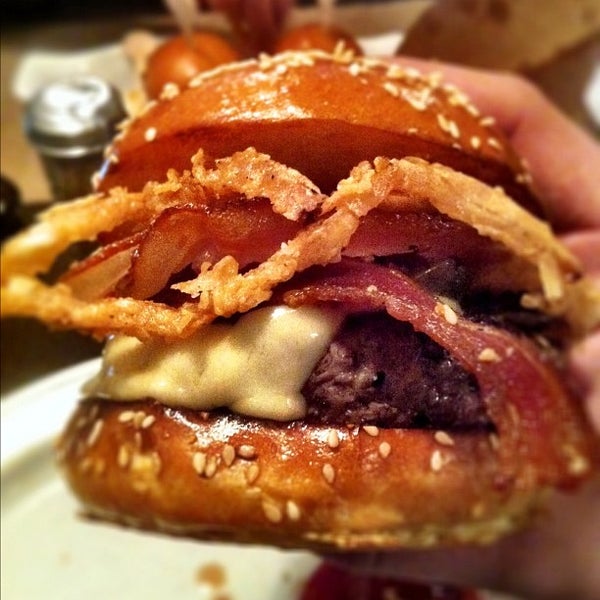 Foto tirada no(a) BLT Burger por Andy E. em 12/3/2011