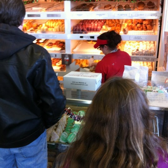 12/23/2011 tarihinde David F.ziyaretçi tarafından Paula&#39;s Donuts'de çekilen fotoğraf