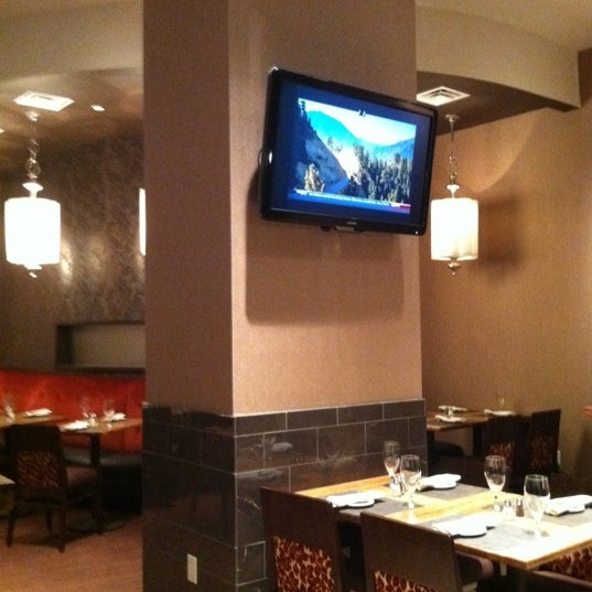 Снимок сделан в ei8htstone bar &amp; restaurant пользователем Christine W. 11/10/2011