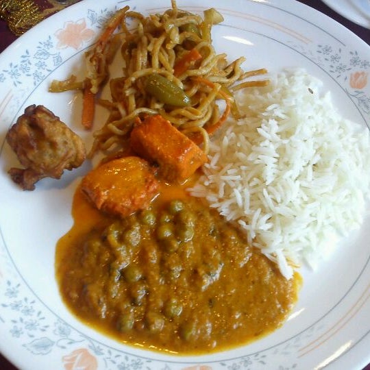 Photo taken at Moghul Fine Indian Cuisine by ShengFeng L. on 4/5/2012