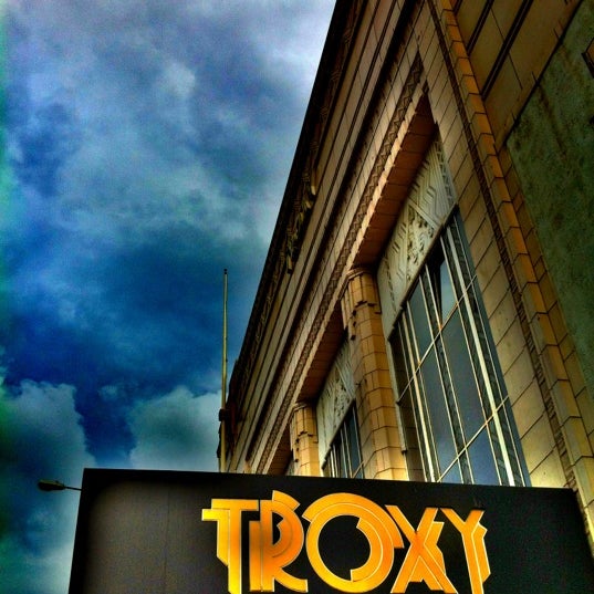 Foto tomada en Troxy  por Cat T. el 7/4/2012