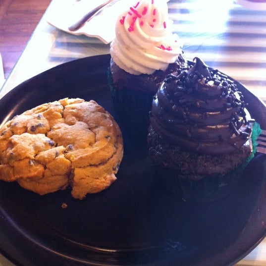 GLUTEN FREE CUPCAKES AND COOKIES!!!!!