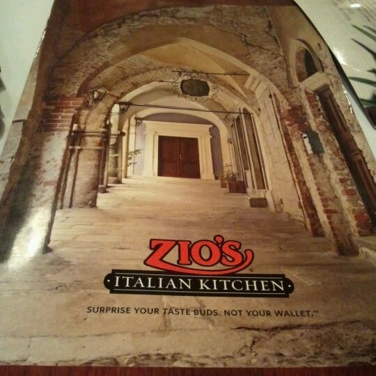 รูปภาพถ่ายที่ Zio&#39;s Italian Kitchen โดย Maggie I. เมื่อ 5/13/2012