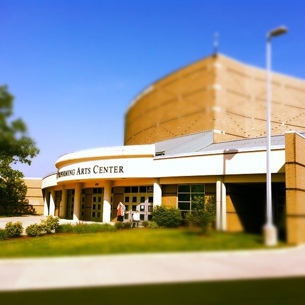 Pike Performing Arts Center Lugar de música en Snacks Guion Creek