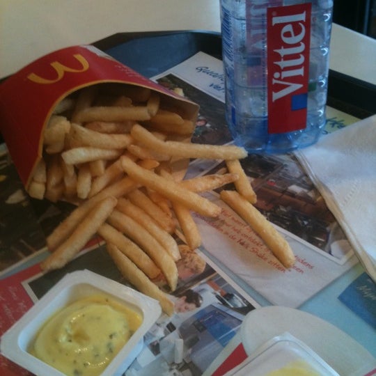 Photo taken at McDonald&#39;s by Maud V. on 8/13/2011
