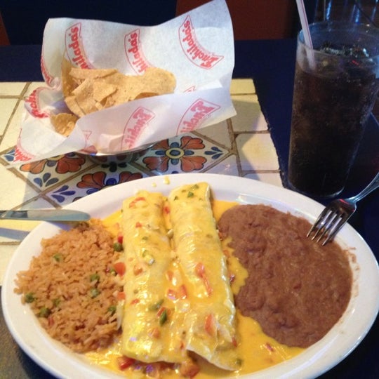 Снимок сделан в Enchilada&#39;s Restaurant - Greenville пользователем Pavan 8/29/2012