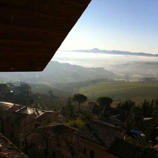 Oggi 24 dicembre dal mastio della Rocca ho ammirato questo splendido panorama....