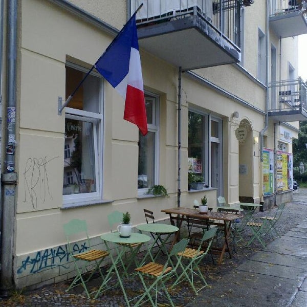 Photo taken at Louise Chérie Café by Jouni K. on 7/7/2012