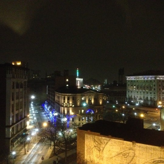 3/14/2012 tarihinde Ahmad A.ziyaretçi tarafından Hilton Garden Inn Detroit Downtown'de çekilen fotoğraf