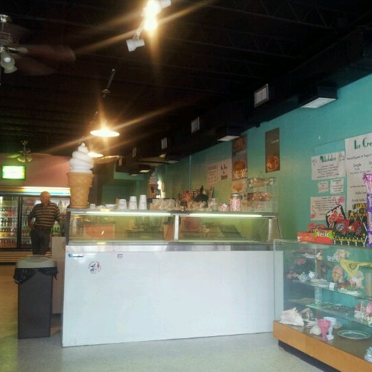 7/16/2012 tarihinde Brad N.ziyaretçi tarafından Florida Creamery'de çekilen fotoğraf