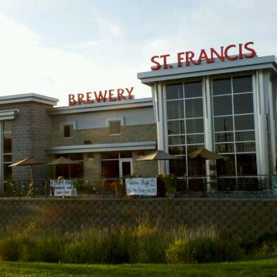 รูปภาพถ่ายที่ St. Francis Brewery &amp; Restaurant โดย Adan H. เมื่อ 10/7/2011