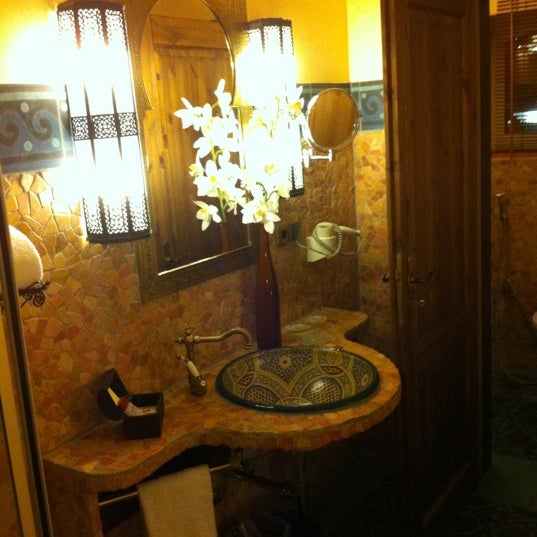 Photo taken at Hotel Villa Oriental by Eveline3112 on 12/7/2011