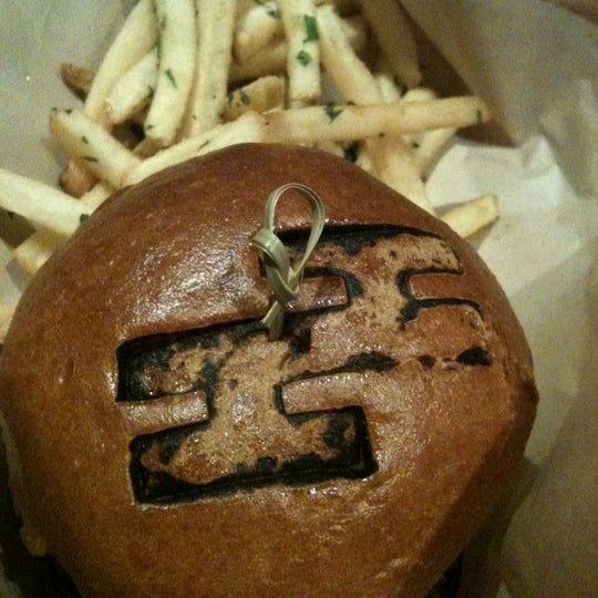 7/10/2012にNicola W.がHigh Heat Burgers &amp; Tapで撮った写真