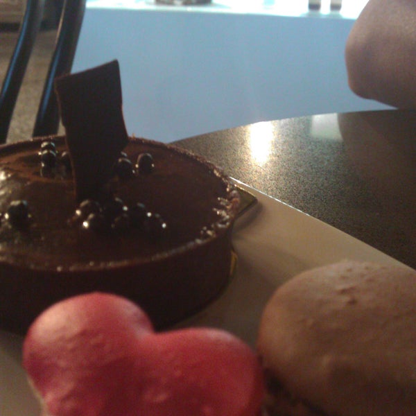 2/12/2012 tarihinde Huong T.ziyaretçi tarafından Cheeky Chocolate'de çekilen fotoğraf