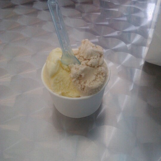 Photo taken at Glacé Artisan Ice Cream by Michelle L. on 7/10/2012
