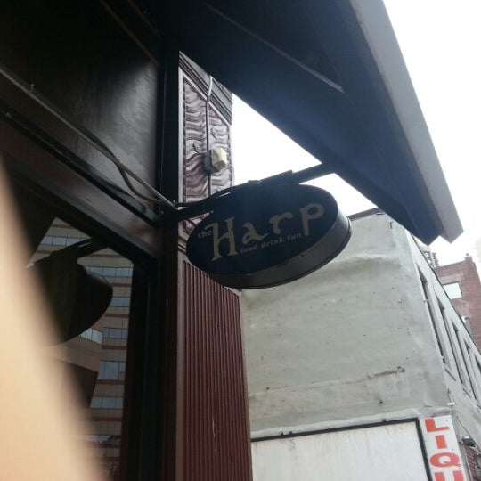 Das Foto wurde bei The Harp von Doug C. am 8/10/2012 aufgenommen