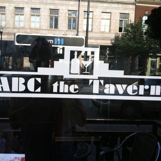 10/9/2011 tarihinde geoffredoziyaretçi tarafından ABC the Tavern'de çekilen fotoğraf
