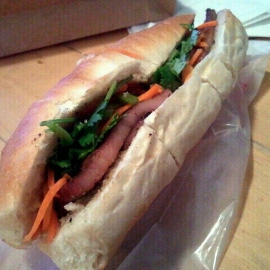 Das Foto wurde bei Nicky&#39;s Vietnamese Sandwiches von Mike W. am 9/19/2011 aufgenommen