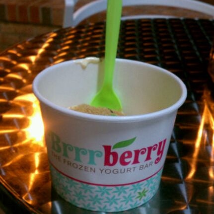 Photo taken at Brrrberry Frozen Yogurt by Isa M. on 11/21/2011