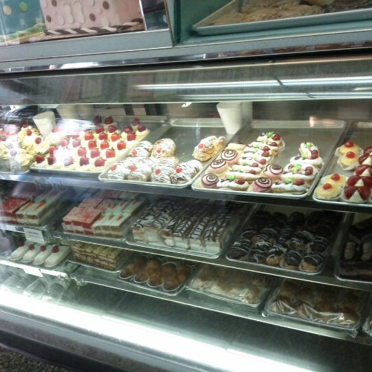 9/7/2012 tarihinde Jessica C.ziyaretçi tarafından Circo&#39;s Pastry Shop'de çekilen fotoğraf
