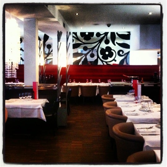 2/28/2012 tarihinde Stefan V.ziyaretçi tarafından Brasserie FLO Maastricht'de çekilen fotoğraf