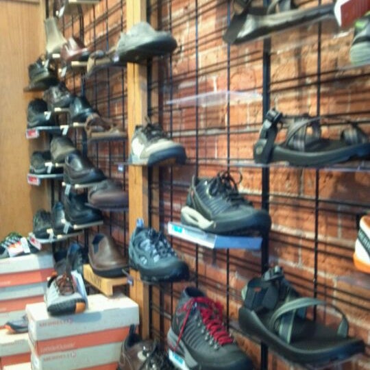 brown's shoe store longmont colorado