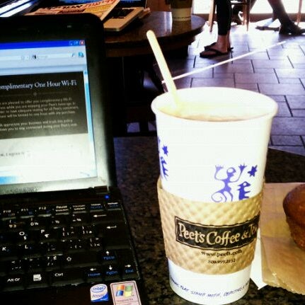 10/27/2011 tarihinde Marsia P.ziyaretçi tarafından Peet&#39;s Coffee &amp; Tea'de çekilen fotoğraf