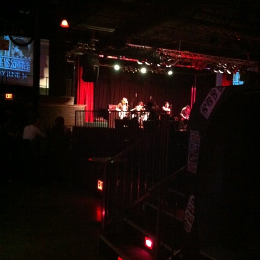 Foto diambil di M15 Concert Bar &amp; Grill oleh Colleen M. pada 5/18/2012