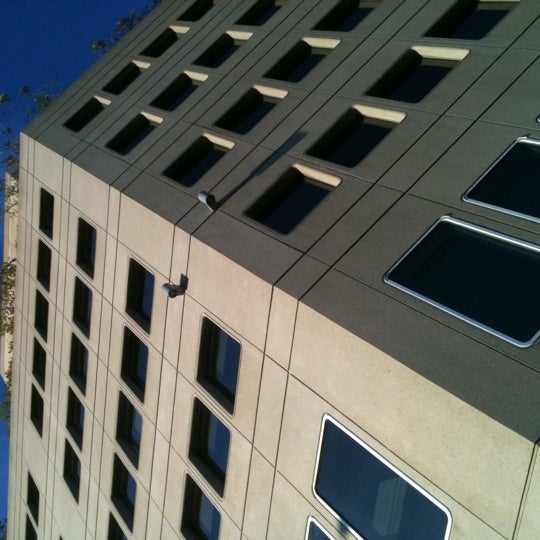 Place du Portage Phase 4 District de Hull 1 tip from 191 visitors