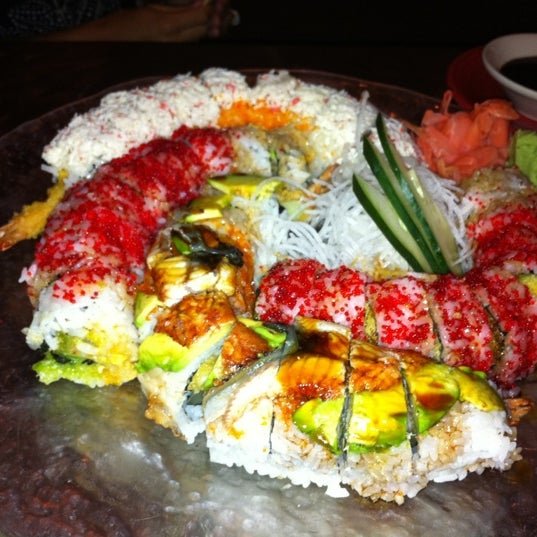 Снимок сделан в Sushi Blues Cafe пользователем Bruce C. 12/28/2011
