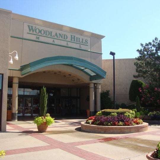 oakley woodland hills mall
