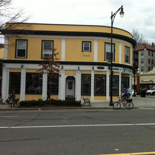 3/23/2012 tarihinde Elias P.ziyaretçi tarafından Athan&#39;s Bakery - Brookline'de çekilen fotoğraf