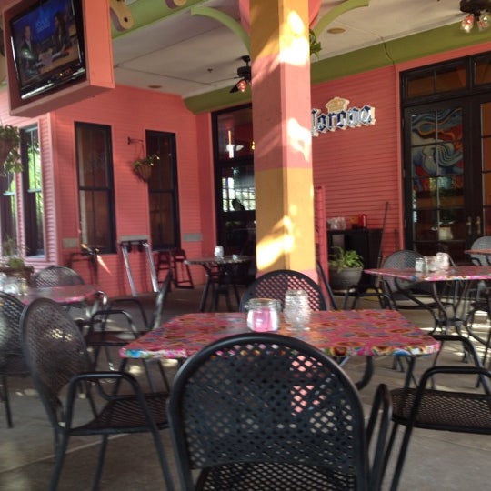 4/29/2012 tarihinde kanokwalee P.ziyaretçi tarafından Texican Cafe'de çekilen fotoğraf