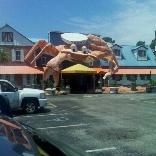 Foto tomada en Giant Crab Seafood Restaurant  por Tiffany A. el 7/31/2012