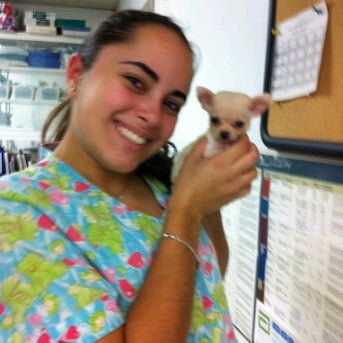 Снимок сделан в Veterinary Medical Clinic пользователем Crystal B. 1/20/2012