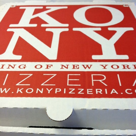 รูปภาพถ่ายที่ King of New York Pizzeria โดย Christina J. เมื่อ 8/31/2011
