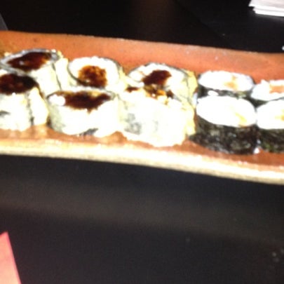รูปภาพถ่ายที่ Nazo Sushi Bar โดย Karina C. เมื่อ 8/11/2012