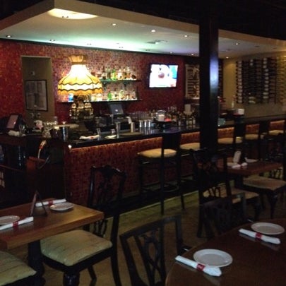 รูปภาพถ่ายที่ Di Zucchero Restaurant and Lounge โดย Durell S. เมื่อ 8/9/2012