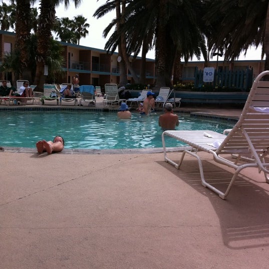 Das Foto wurde bei Desert Hot Springs Spa Hotel von  b ǝıןןǝʞ am 3/17/2011 aufgenommen