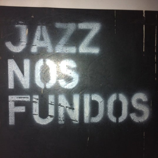 Foto scattata a Jazz nos Fundos da Graziella W. il 6/25/2011