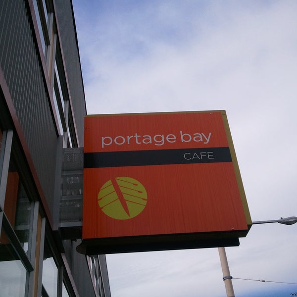 Foto tirada no(a) Portage Bay Cafe &amp; Catering por telekito t. em 8/28/2011