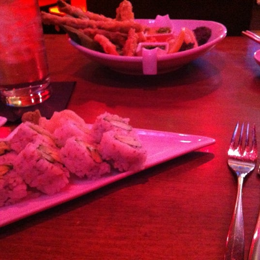 Das Foto wurde bei Baby Blue Sushi Sake Grill von Solongo O. am 3/29/2012 aufgenommen